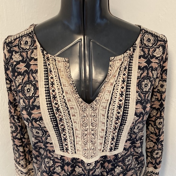 Lucky Brand Women’s Small Long Sleeve V-neck Shirt - Picture 2 of 13